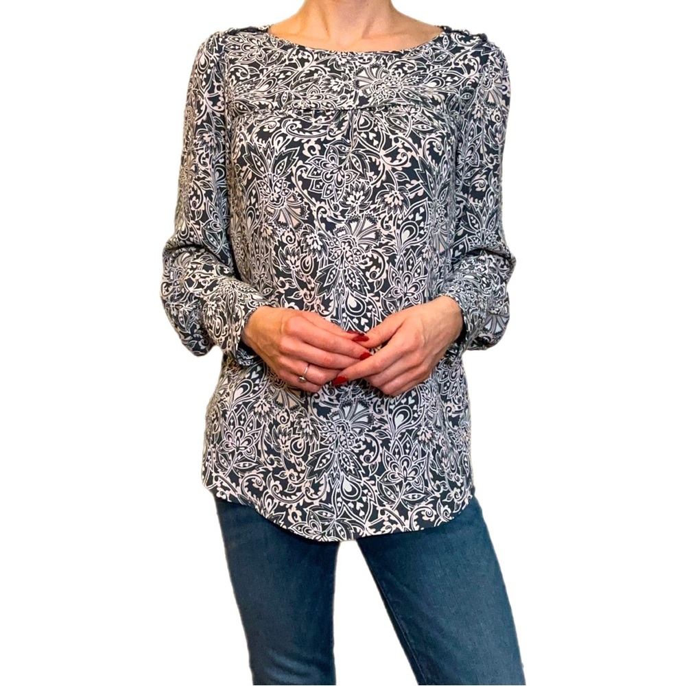 LOFT Dark blue/white floral paisley print blouse